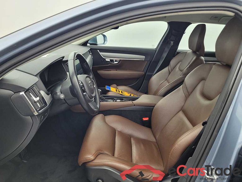 VOLVO V90 2.0 D3 150 Momentum Geartronic #3