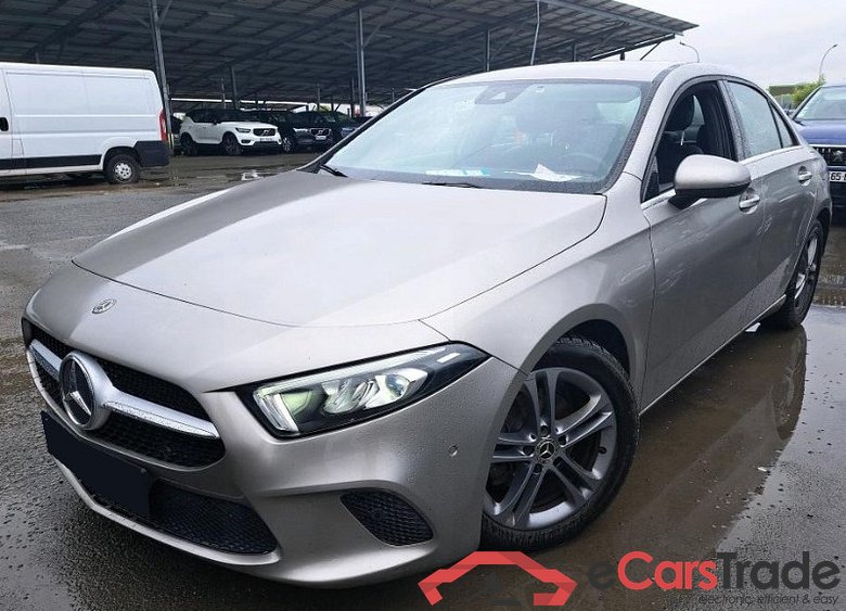 Mercedes A 180 D Aut. LED-Xenon Widescreen Navi 1/2 Sport-Leather KeylessGo Klima PDC ...