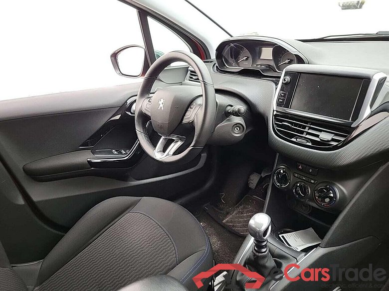 PEUGEOT 208 1.2 PureTech Signature #3