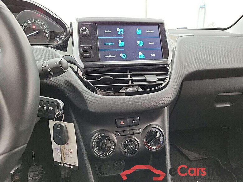 PEUGEOT 208 1.2 PureTech Signature #6