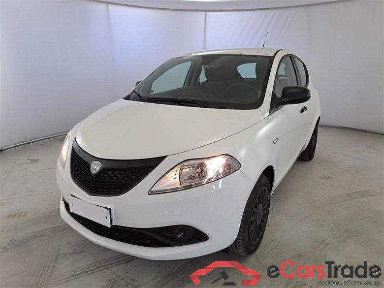 Lancia 62 LANCIA YPSILON / 2015 / 5P / BERLINA 1.2 69CV STARTe STOP ELEFANTINO BLU #1