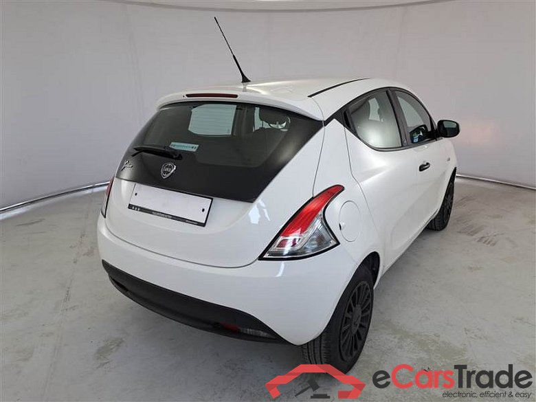 Lancia 62 LANCIA YPSILON / 2015 / 5P / BERLINA 1.2 69CV STARTe STOP ELEFANTINO BLU #2