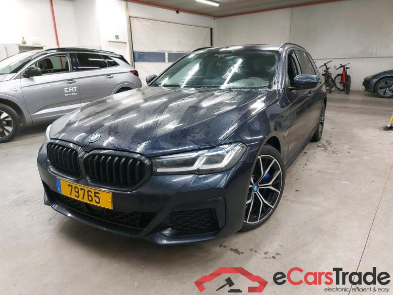 BMW - BMW 5 TOURING 530e 292PK xDrive M Sport Pack First Class & Driving Assistant Professional & Adaptive Suspension & Laser Lights   * HYBRID *