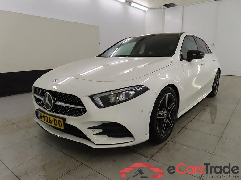 Mercedes A 160 AMG Night Pano LED-Xenon Widescreen Navi 1/2 Sport-Leather-Alcantara KeylessGo Klima PDC ...