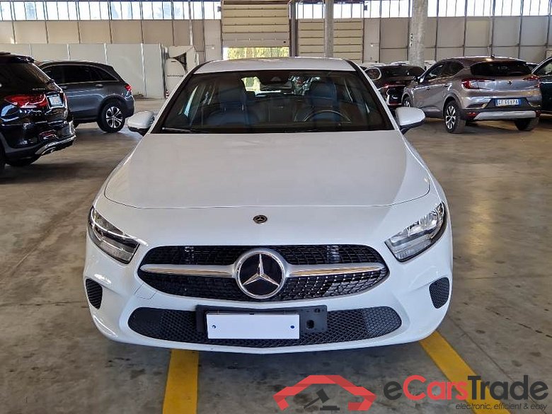 Mercedes 9 MERCEDES-BENZ CLASSE A / 2018 / 5P / BERLINA A 180 D AUTOMATIC BUSINESS #6