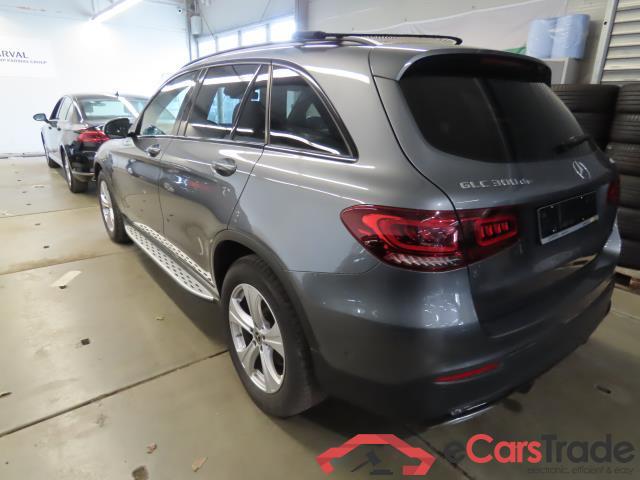 Mercedes GLC ´15 GLC -Klasse GLC 300 de 4Matic (253.911)AMG 2.0 AMG Line 225KW AT9 E6d #2