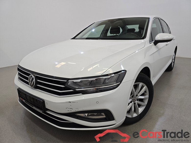 Volkswagen Passat 2.0 TDI Comfortline Aut. LED Navi Sport-Seats KeylessGo Klima PDC ... #1