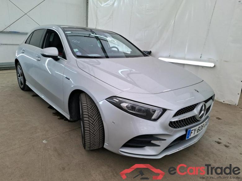 Mercedes A 250 e AMG Line 8G-DCT MERCEDES-BENZ Classe A Compact / 2018 / 5P / Berline A 250 e AMG Line 8G-DCT #4