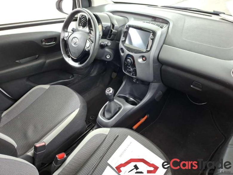 TOYOTA Aygo 1.0 VVT-i x-play 5D 53kW #6