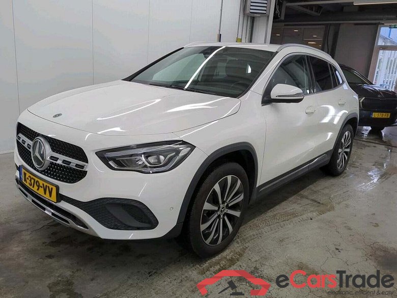 MERCEDES-BENZ GLA-klasse 200 Progressive #1