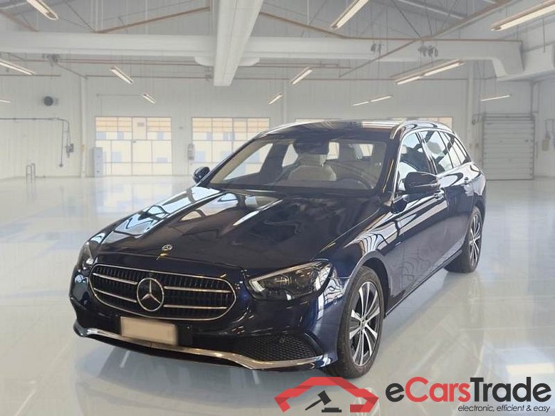 Mercedes 31 MERCEDES-BENZ CLASSE E / 2020 / 5P / STATION WAGON E300 DE EQ-POWER BUSINESS SPORT