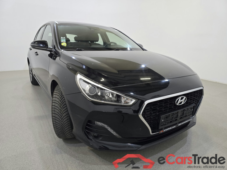 Hyundai i30 1.6 CRDI Aut. Navi KeylessGo Camera Klima PDC ... #3