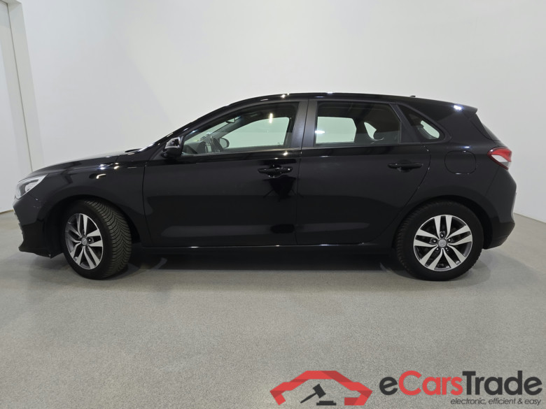 Hyundai i30 1.6 CRDI Aut. Navi KeylessGo Camera Klima PDC ... #2