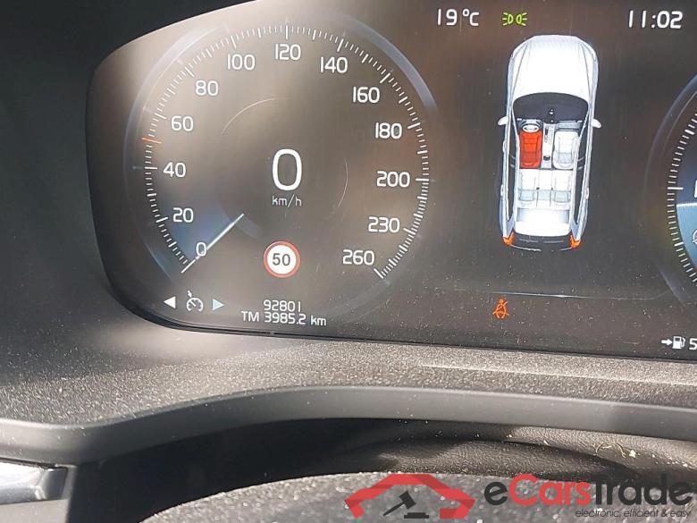 VOLVO XC60 / 2017 / 5P / todoterreno 2.0 B5 D AWD Momentum Auto #5