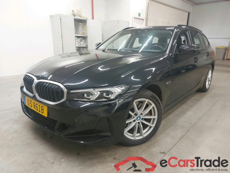 BMW - BMW 3 TOURING 320e 204PK With Climatic & Cruise Control & Park Sensors Front & Rear  * HYBRID * #1