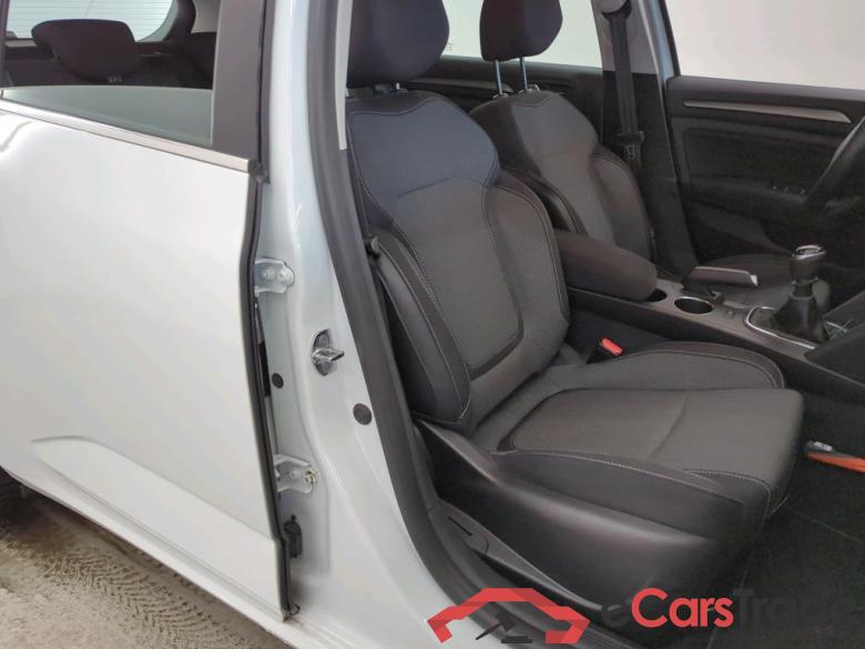 Renault Mégane Estate TCe 140 Equilibre 5d #3