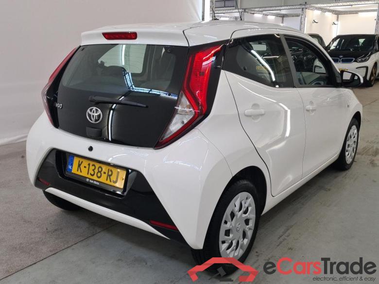 Toyota AYGO 1.0 VVT-i x-play x-shift 5d #2