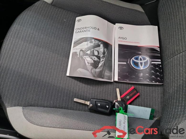 Toyota AYGO 1.0 VVT-i x-play x-shift 5d #4