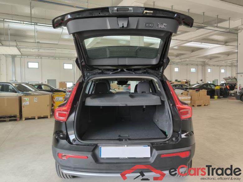 VOLVO XC40 / 2017 / 5P / SUV T4 PLUG-IN HYBRID AUTO RECH INSCRIP EXPR #5