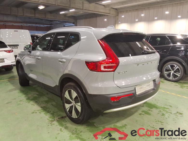VOLVO XC40 2.0 B3 MHEV CORE DCT #2