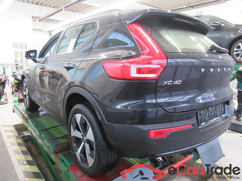 Volvo XC40 (2017->) DE - SUV5 B4 2WD EU6d, Plus Dark (EURO 6d), (Facelift) 2022 - 2024 #4