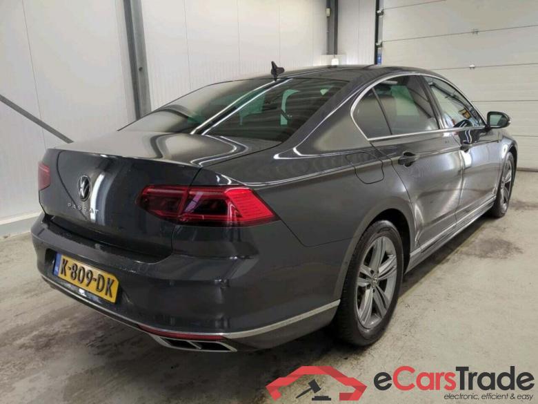 VOLKSWAGEN PASSAT 1.5 TSI R-Line Bns+ #2