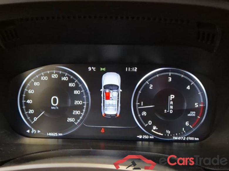 VOLVO XC60 / 2017 / 5P / SUV D4 GEARTR. R-DESIGN #4