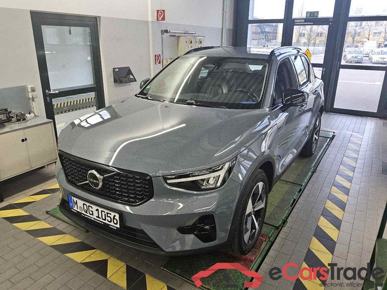 Volvo XC40 (2017->) DE - SUV5 B4 2WD EU6d, Plus Dark (EURO 6d), (Facelift) 2022 - 2024
