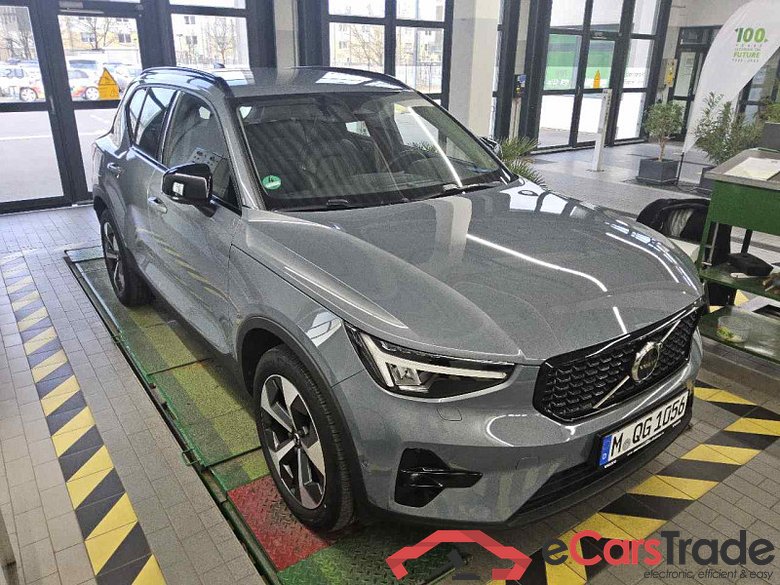 Volvo XC40 (2017->) DE - SUV5 B4 2WD EU6d, Plus Dark (EURO 6d), (Facelift) 2022 - 2024 #2