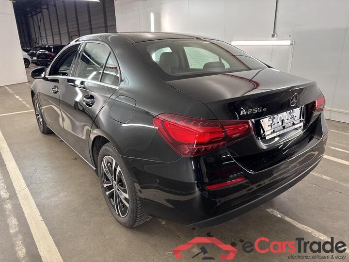 Mercedes A-Klasse Limousine A-Klasse Limousine A 250 e Business Line (PHEV) 160kW/218pk  4D/P Auto-7 #3