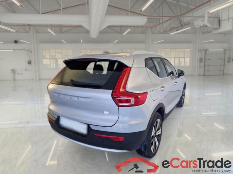 VOLVO XC40 / 2021 / 5P / SUV T4 RECHARGE PLUG-IN AUTO ULTIMATE BRIGHT #2