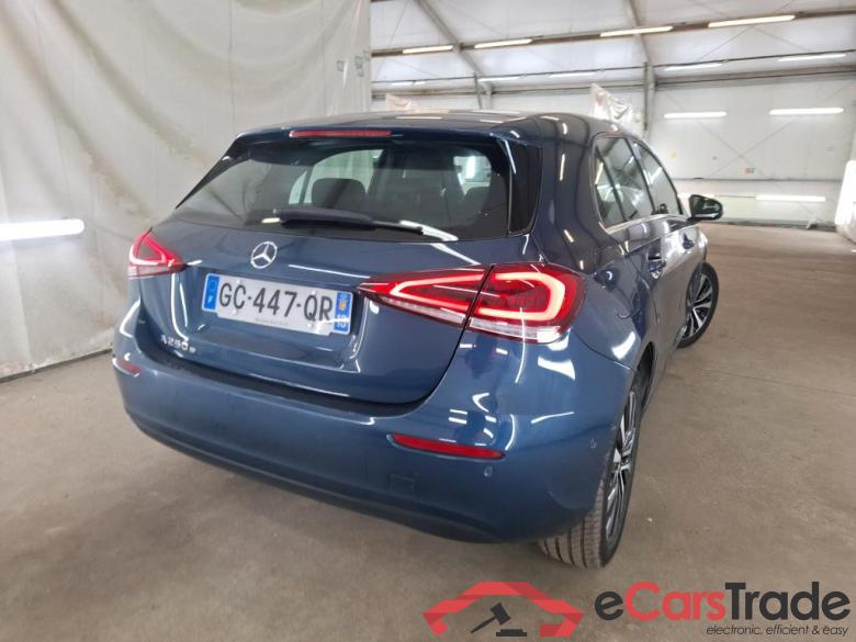 MERCEDES-BENZ Classe A Compact / 2018 / 5P / Berline A 250 e Business Line 8G-DCT #3