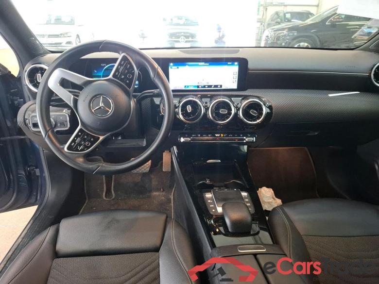 MERCEDES-BENZ Classe A Compact / 2018 / 5P / Berline A 250 e Business Line 8G-DCT #5