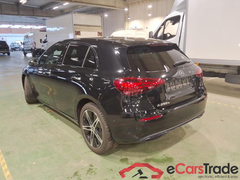 MERCEDES-BENZ A-CLASS 1.3 A 250 E LUXURY LINE DCT #2