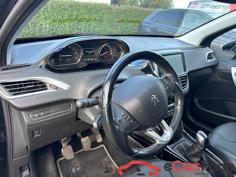 PEUGEOT 2008 1.2i PureTech Allure #5