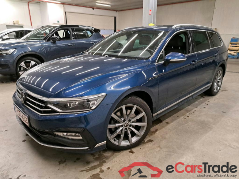 Volkswagen Passat Variant 2.0 TDI R-Line Aut. LED-Matrix Navi Sport-Leather ACC KeylessGo Klima PDC ... #1
