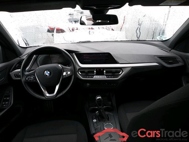 BMW Serie 1 / 2019 / 5P / berlina con portón 118i #3