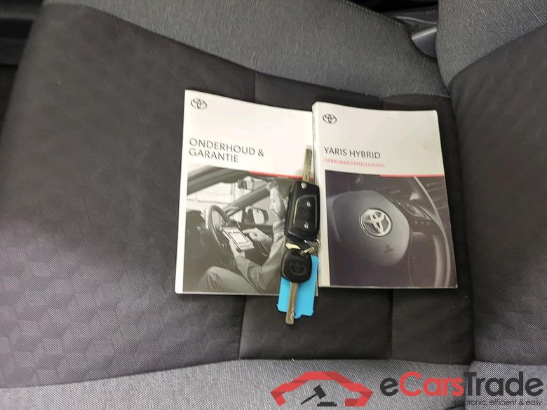 Toyota Yaris Hybrid 115 Active 5d #4