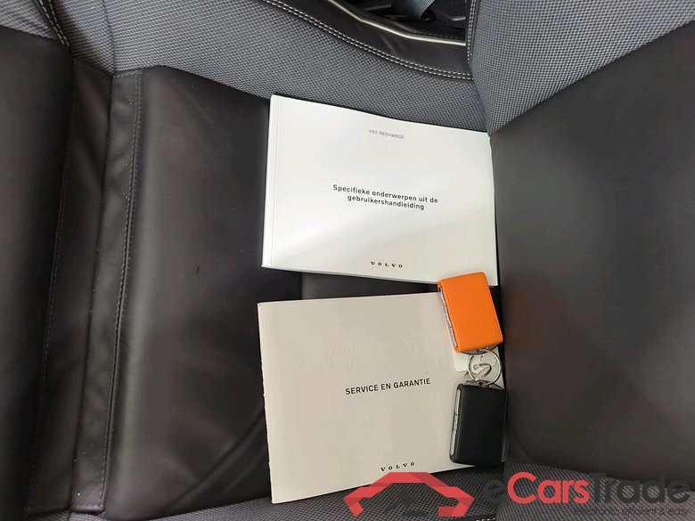 Volvo V60 Recharge T8 AWD Automaat R-Design 5d #4