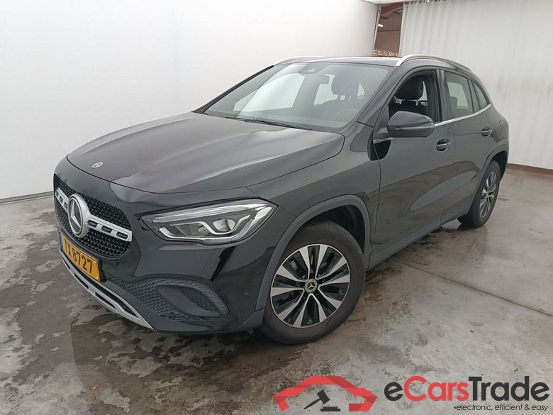 MERCEDES CLASSE GLA (H247) GLA 180 136 Business Solution 5d