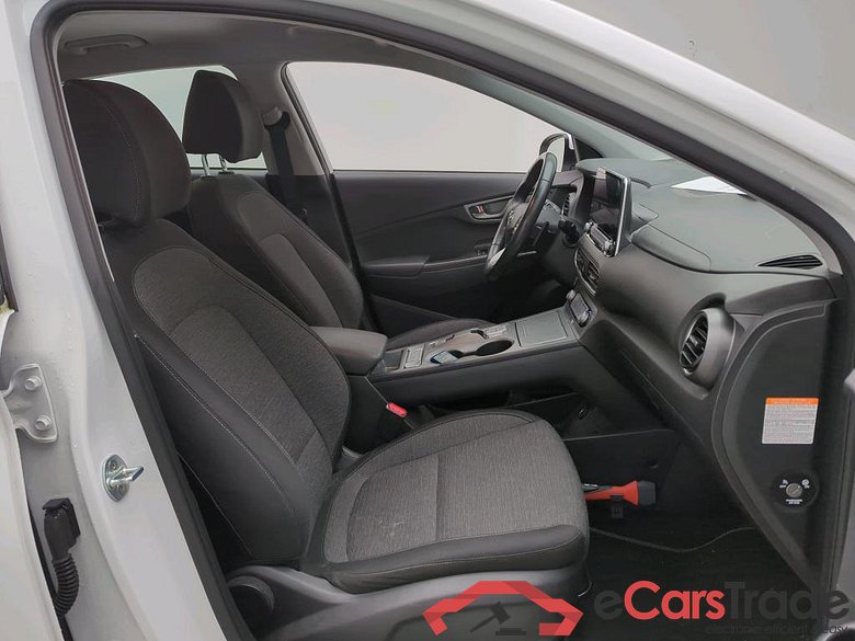 Hyundai KONA Comfort Smart Electric 64 kWh 5d #3