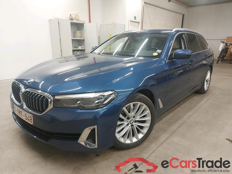 BMW - BMW 5 TOURING 518dA 136PK Luxury Line Pack Business With Heated Seats & Driving Assistance & Parking Assistant Pack & SunRoof