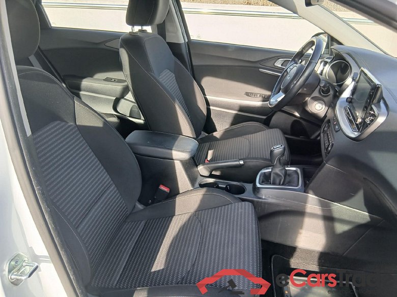 KIA Ceed / 2021 / 5P / berlina con portón 1.6 MHEV iMT 100kW (136CV) Drive #6