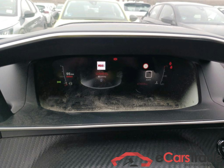 PEUGEOT 2008 / 2019 / 5P / todoterreno Allure Puretech 100 S&S BVM6 (CX) #4