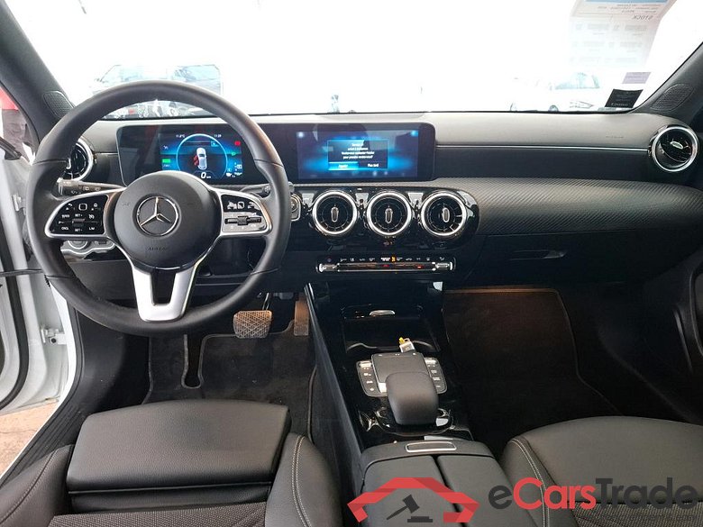 MERCEDES BENZ Classe A Compact 2018  5P  Berline A 250 e Business Line 8GDCT #5