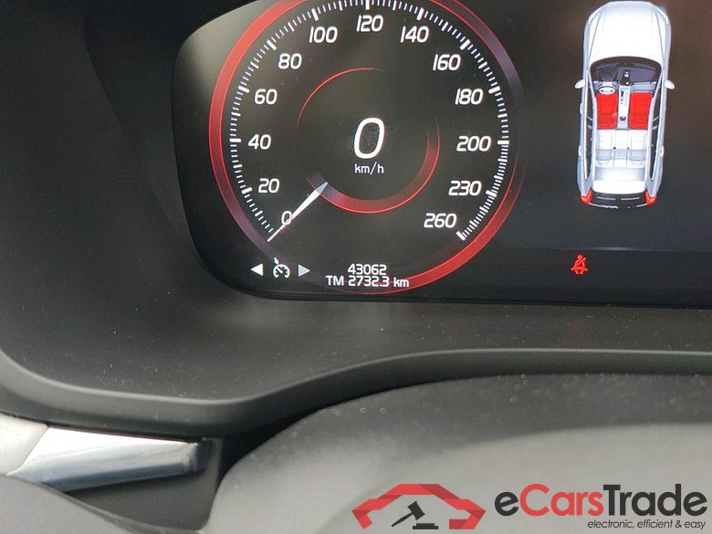 VOLVO XC60 / 2017 / 5P / todoterreno 2.0 B4 D AWD Momentum Pro Auto #5