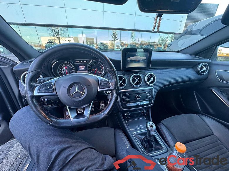 Mercedes A 180 AMG LED-Xenon Navi 1/2 Sport-Leather-Alcantara Klima PDC ... #6