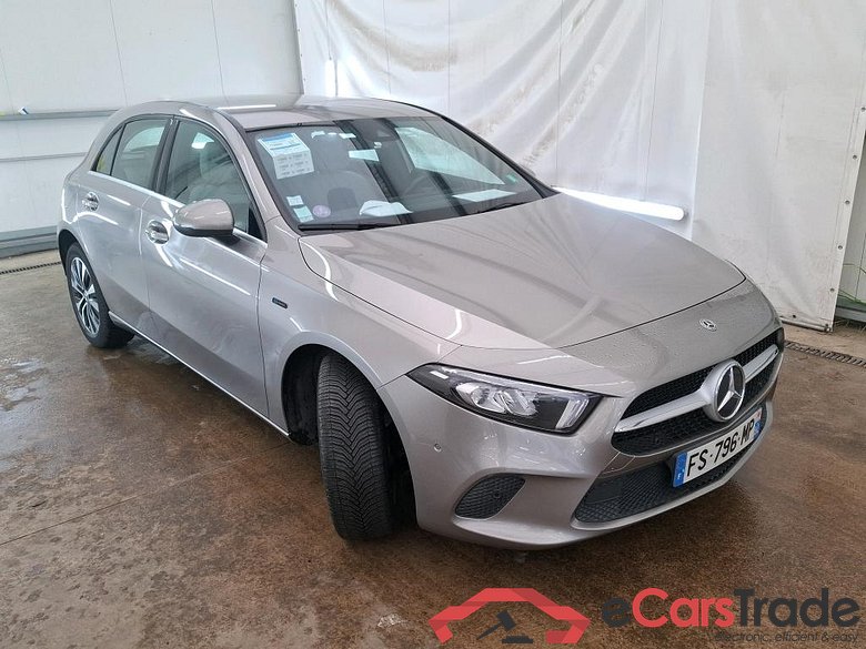 MERCEDES-BENZ Classe A Compact / 2018 / 5P / Berline A 250 e Business Line 8G-DCT #4
