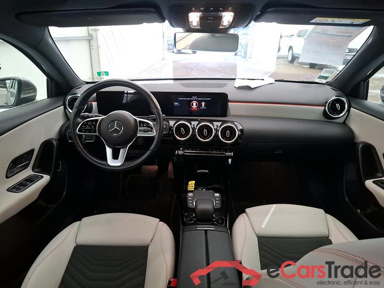 MERCEDES-BENZ Classe A Compact / 2018 / 5P / Berline A 250 e Business Line 8G-DCT #5