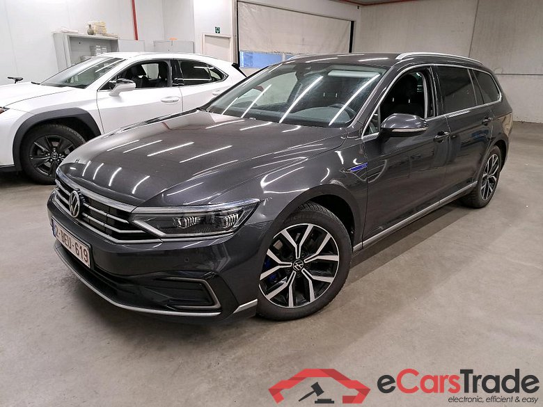VOLKSWAGEN - VW  PASSAT VARIANT TSI GTE 218PK DSG6 Business Pack Winter & Area View & Foldable Towing Hook * HYBRID *